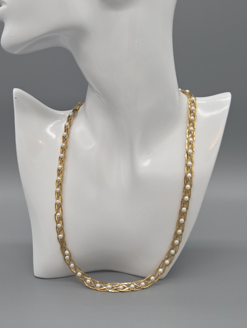 Vintage Avon Elegant Gold-Tone Pearl-Accented Chain Necklace